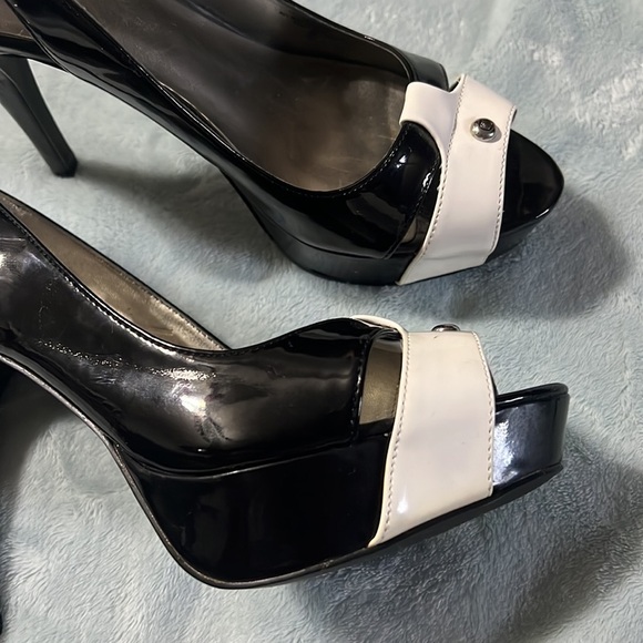 Guess High Heel Shoe - Picture 4 of 6